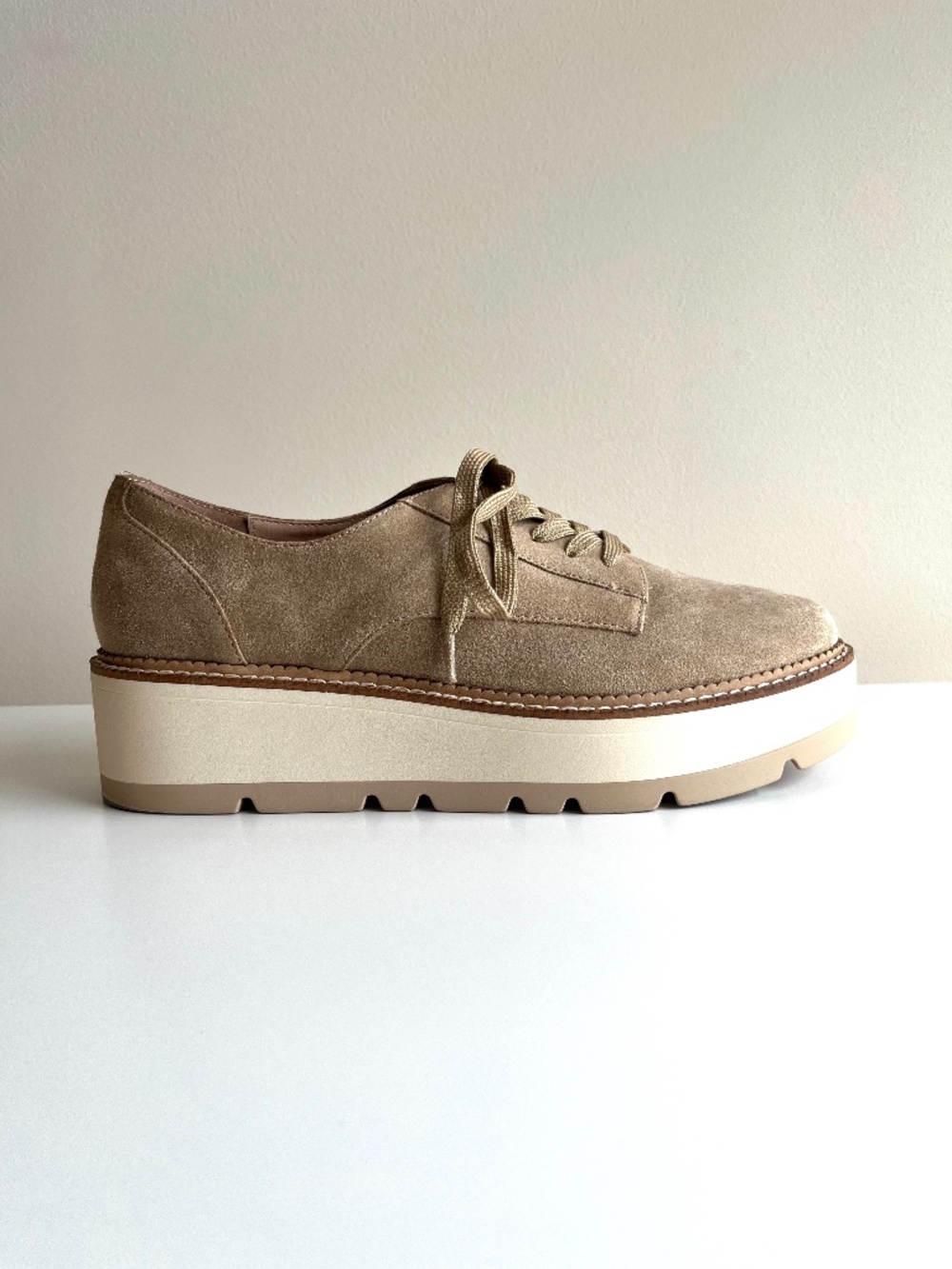 Chelsea & Violet Irena Suede Oxford Platform Shoes Women's Size 9M Beige